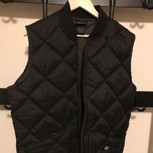 Dickies black quilted vest men’s medium
